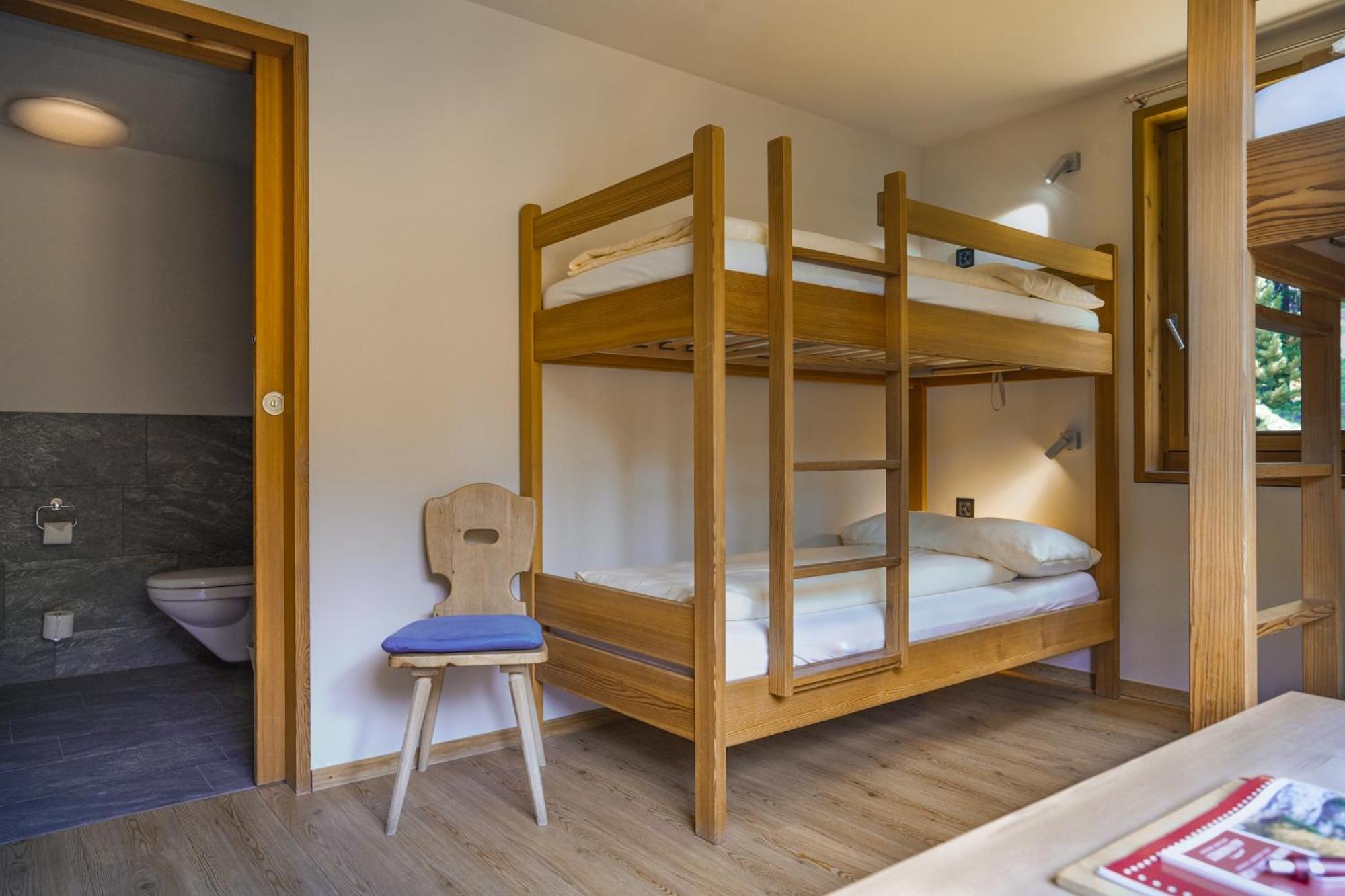 Hotel Morteratsch ポントレジナ エクステリア 写真
