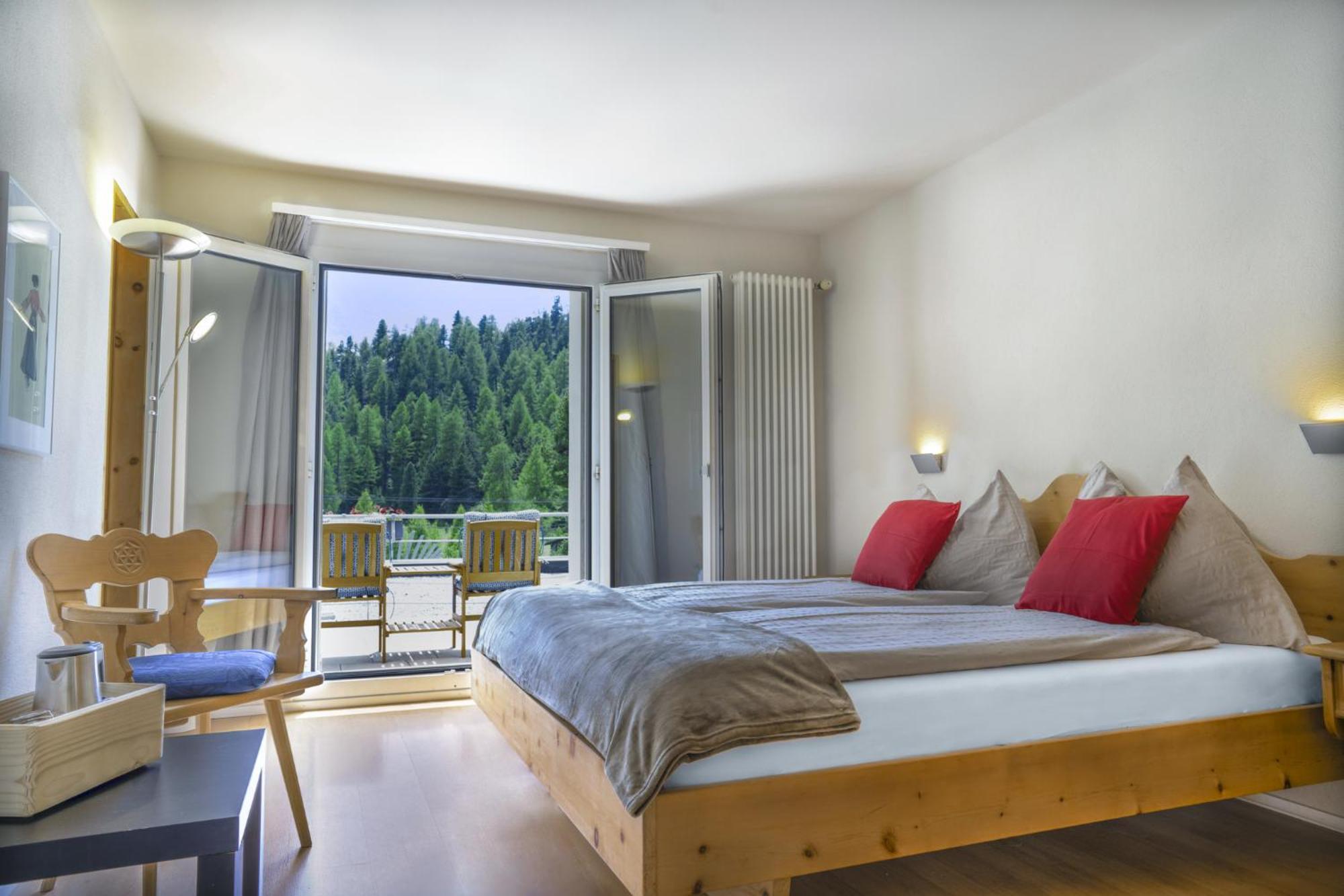 Hotel Morteratsch ポントレジナ エクステリア 写真