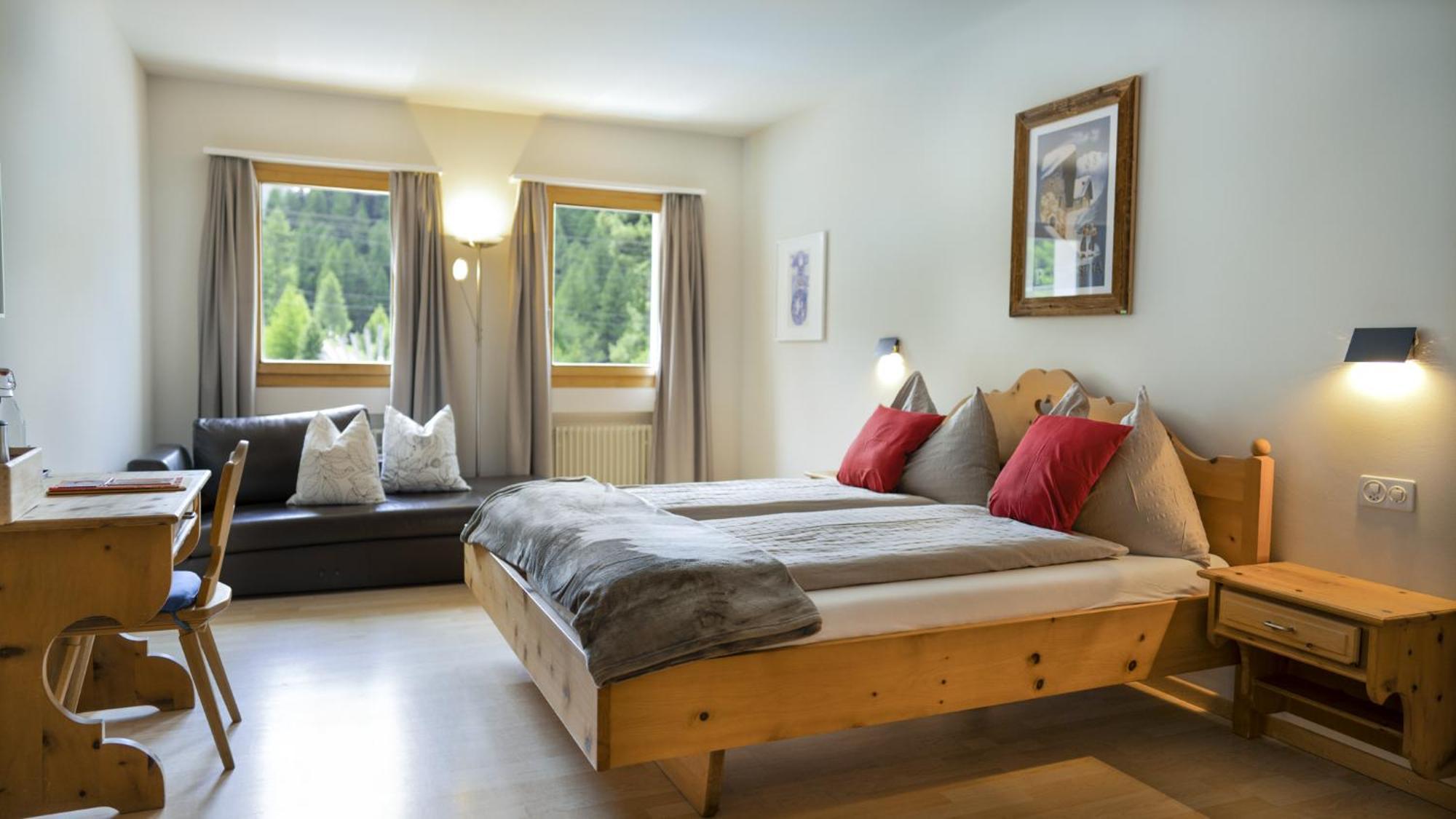 Hotel Morteratsch ポントレジナ エクステリア 写真