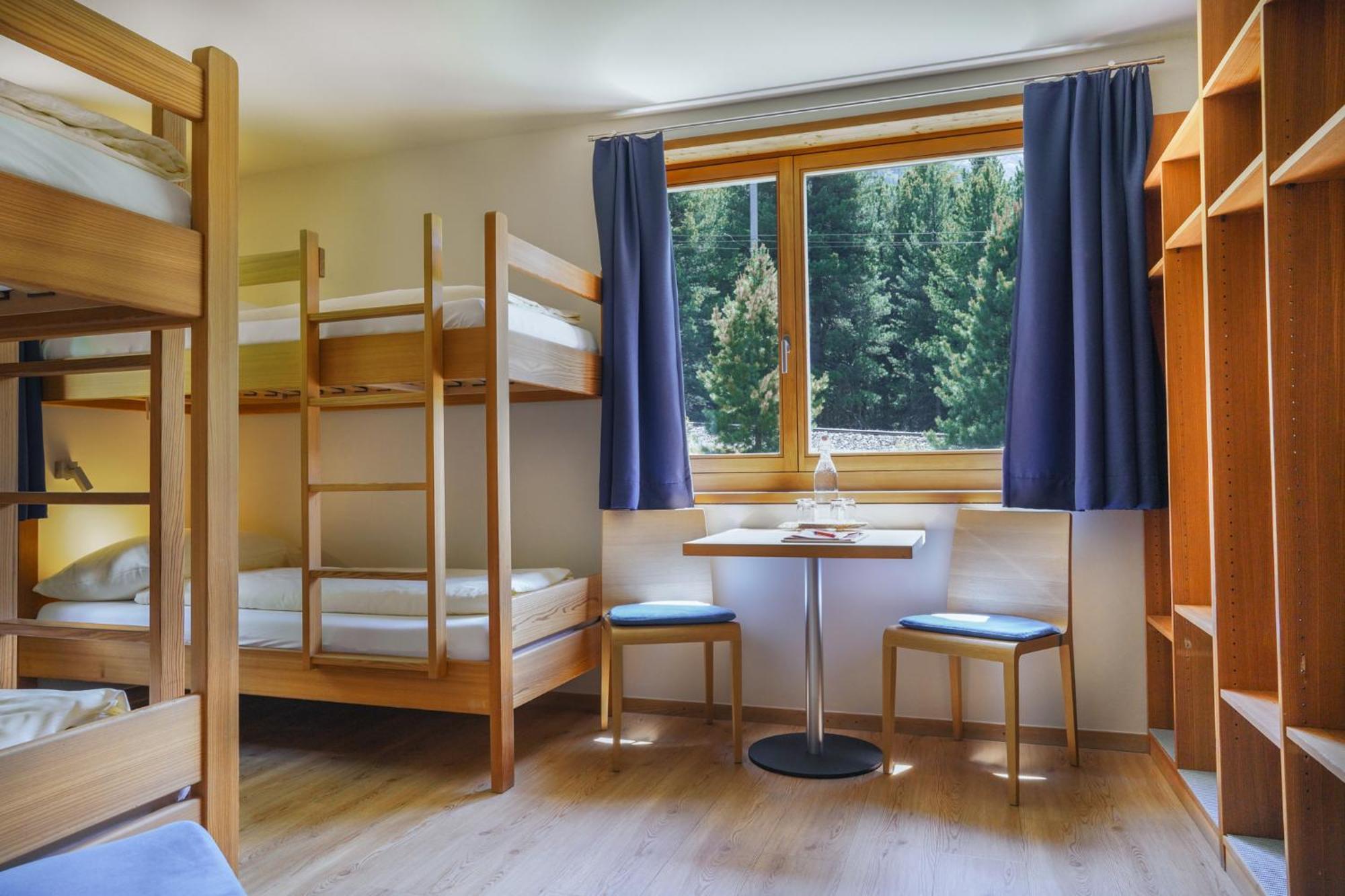 Hotel Morteratsch ポントレジナ エクステリア 写真