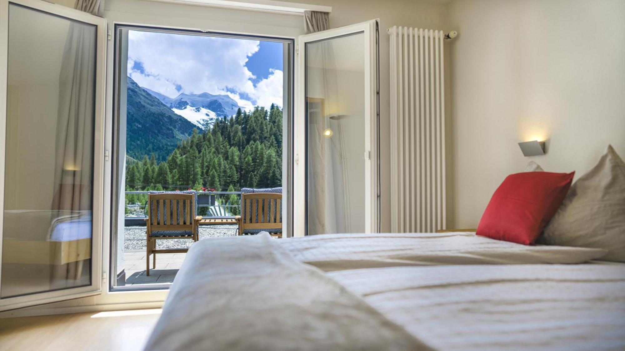 Hotel Morteratsch ポントレジナ エクステリア 写真