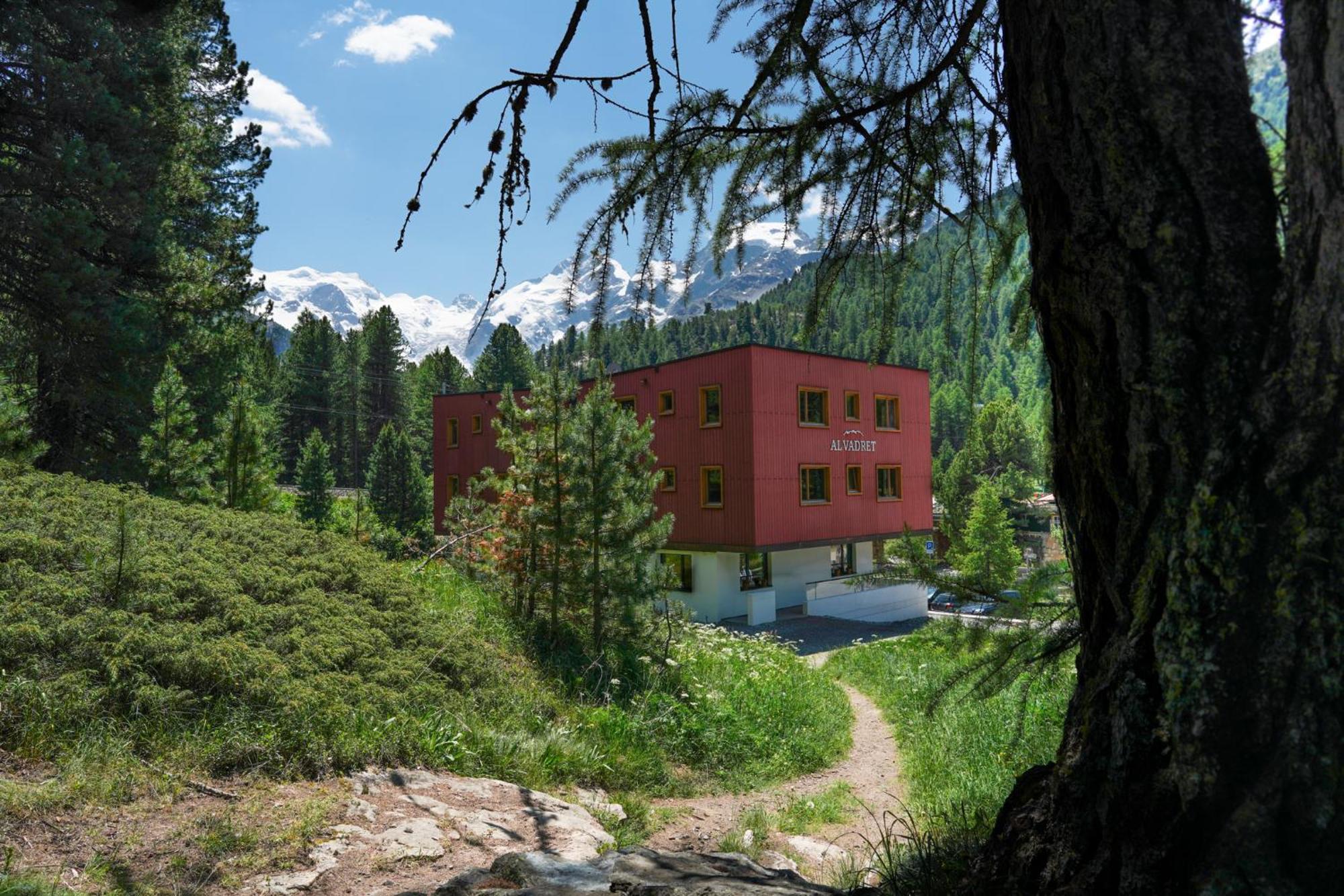 Hotel Morteratsch ポントレジナ エクステリア 写真
