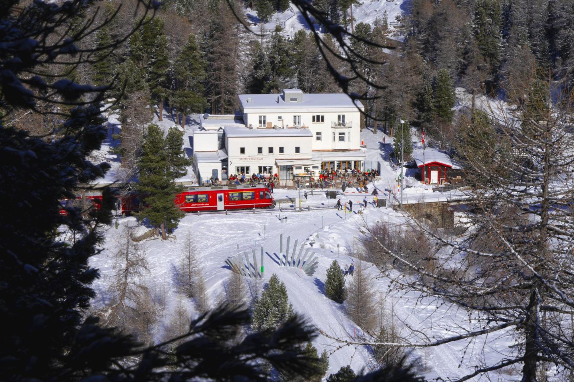 Hotel Morteratsch ポントレジナ エクステリア 写真